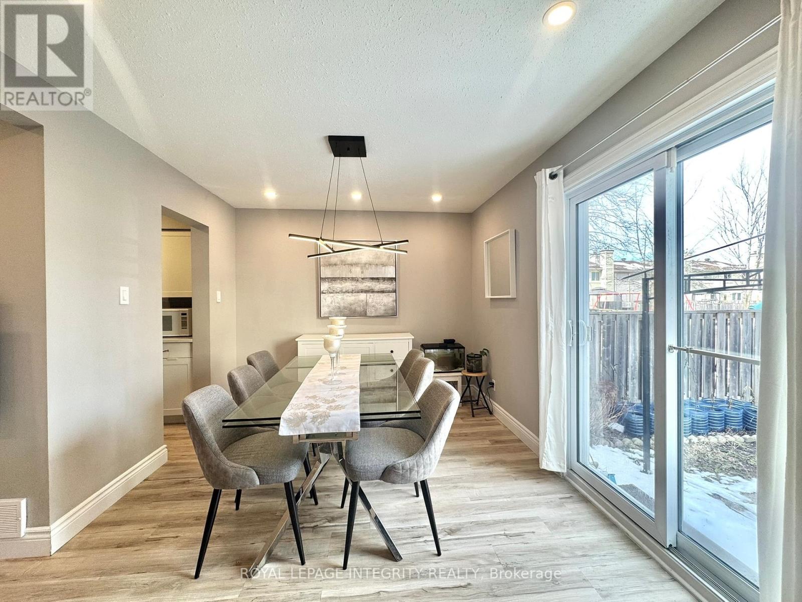 1584 Hoskins Crescent, Ottawa, Ontario  K4A 2J1 - Photo 8 - X12421105