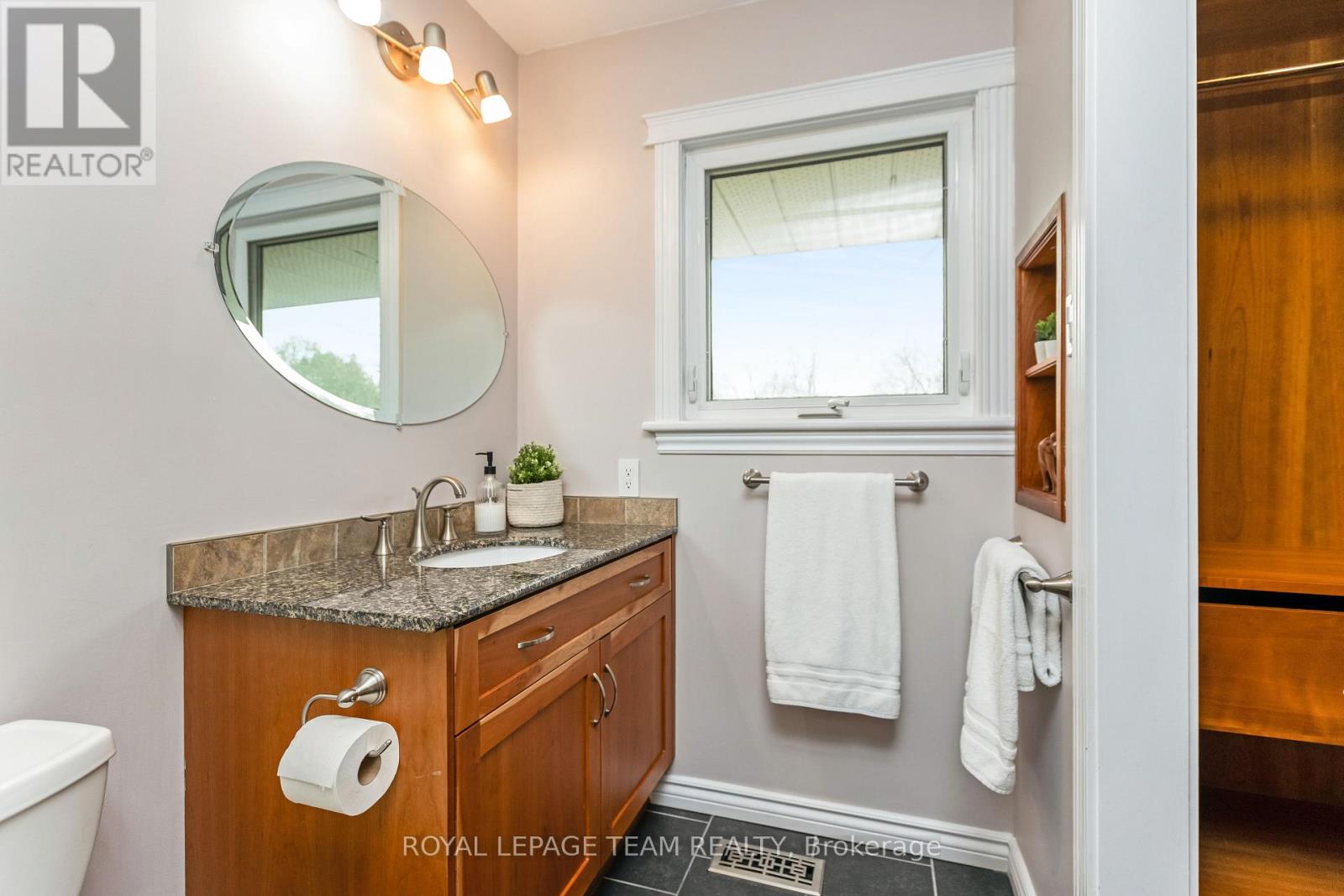 12 Pellan Crescent, Ottawa, Ontario  K2K 1J5 - Photo 15 - X12421108