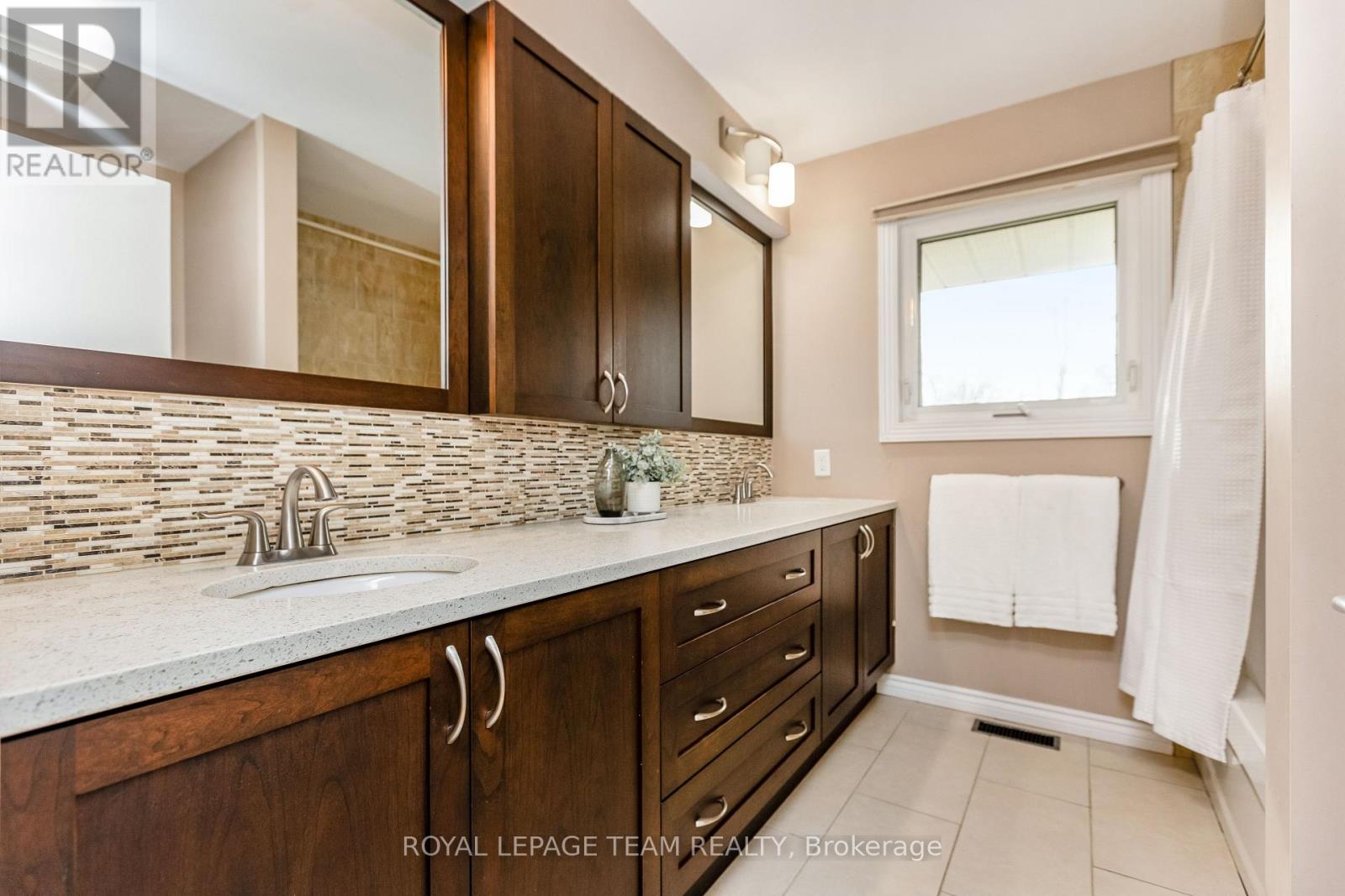12 Pellan Crescent, Ottawa, Ontario  K2K 1J5 - Photo 20 - X12421108