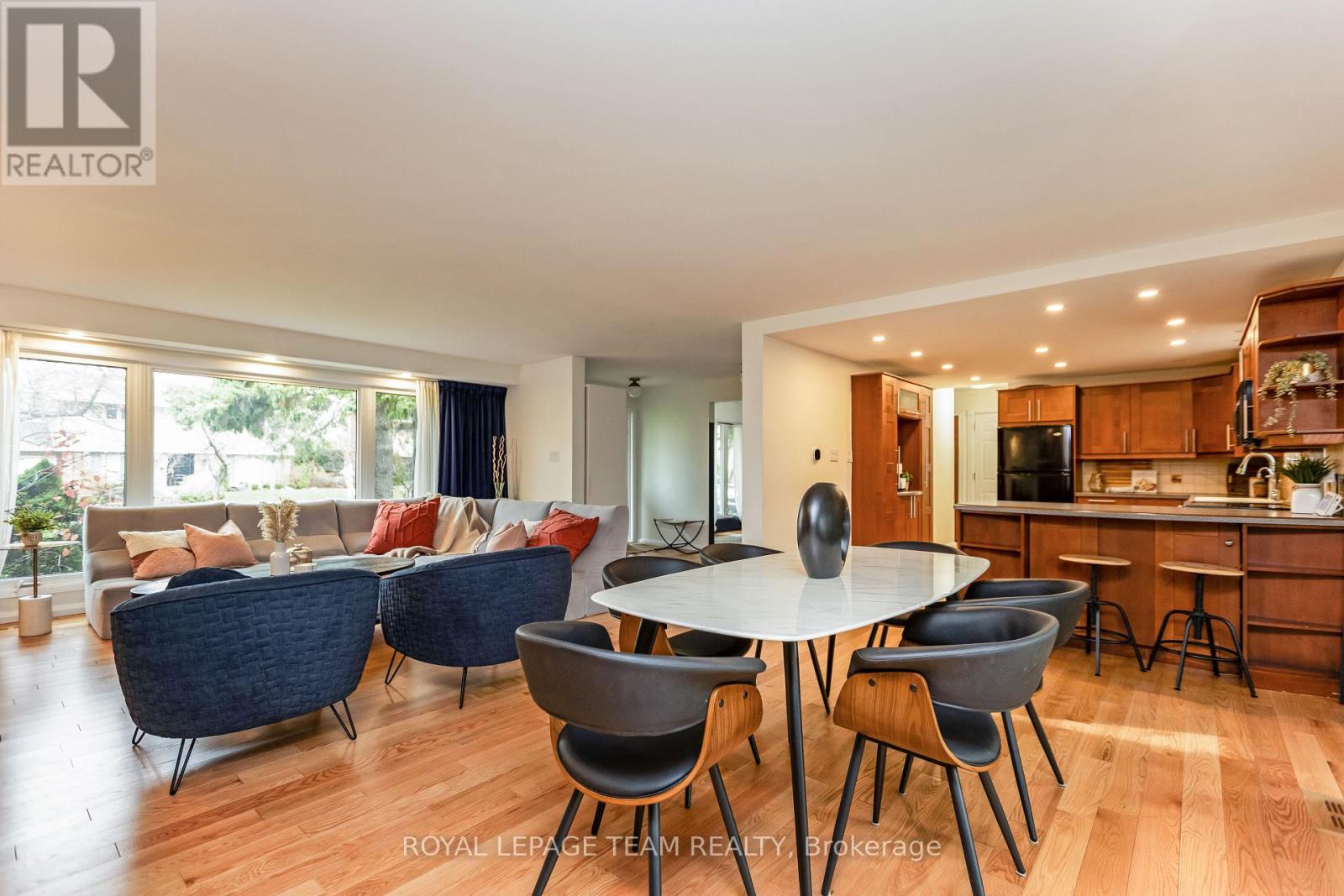 12 Pellan Crescent, Ottawa, Ontario  K2K 1J5 - Photo 7 - X12421108