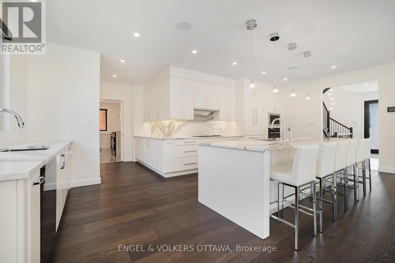 888 Melwood Avenue, Ottawa, Ontario  K2A 3C3 - Photo 10 - X12421158