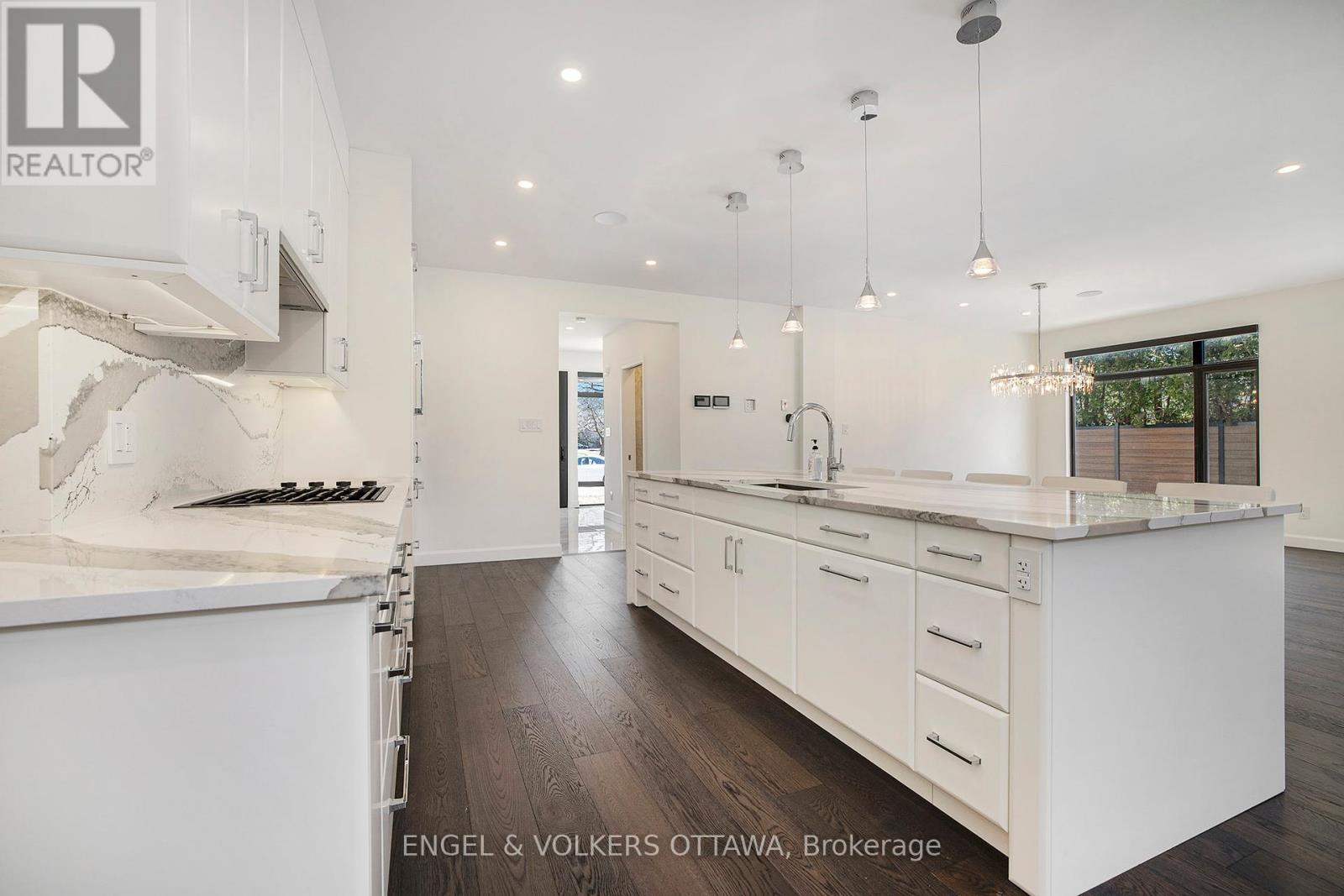 888 Melwood Avenue, Ottawa, Ontario  K2A 3C3 - Photo 12 - X12421158