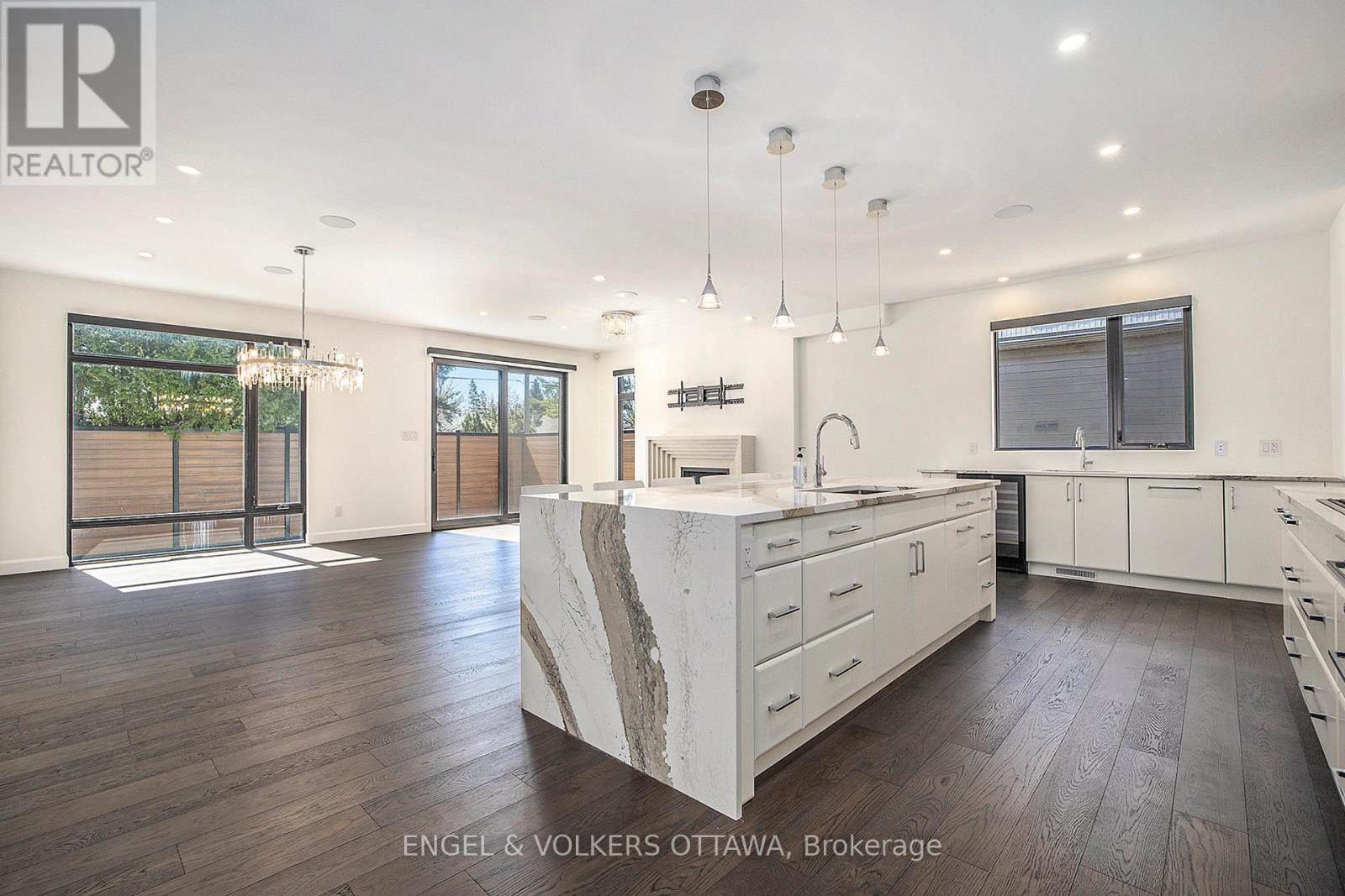 888 Melwood Avenue, Ottawa, Ontario  K2A 3C3 - Photo 13 - X12421158