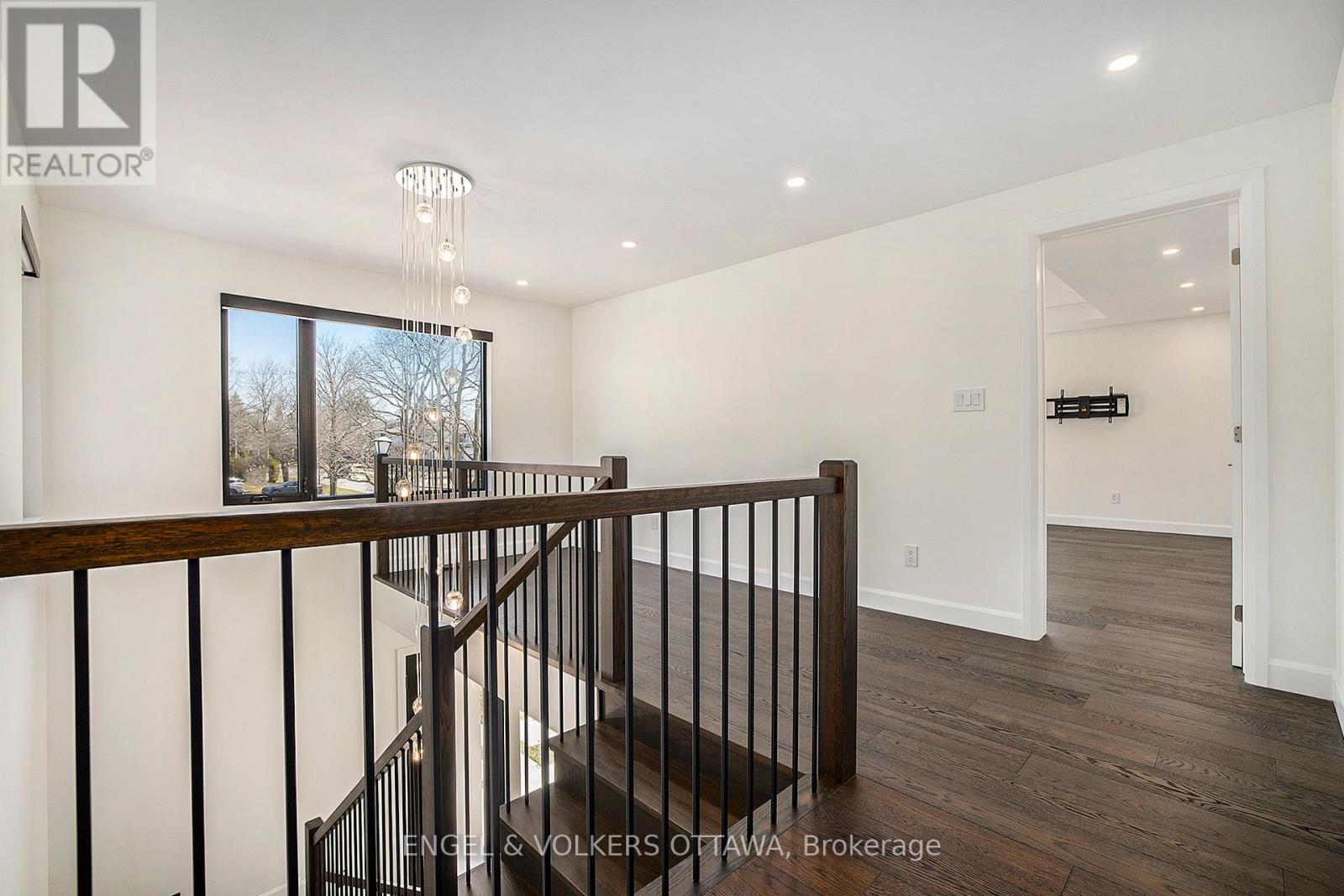 888 Melwood Avenue, Ottawa, Ontario  K2A 3C3 - Photo 20 - X12421158