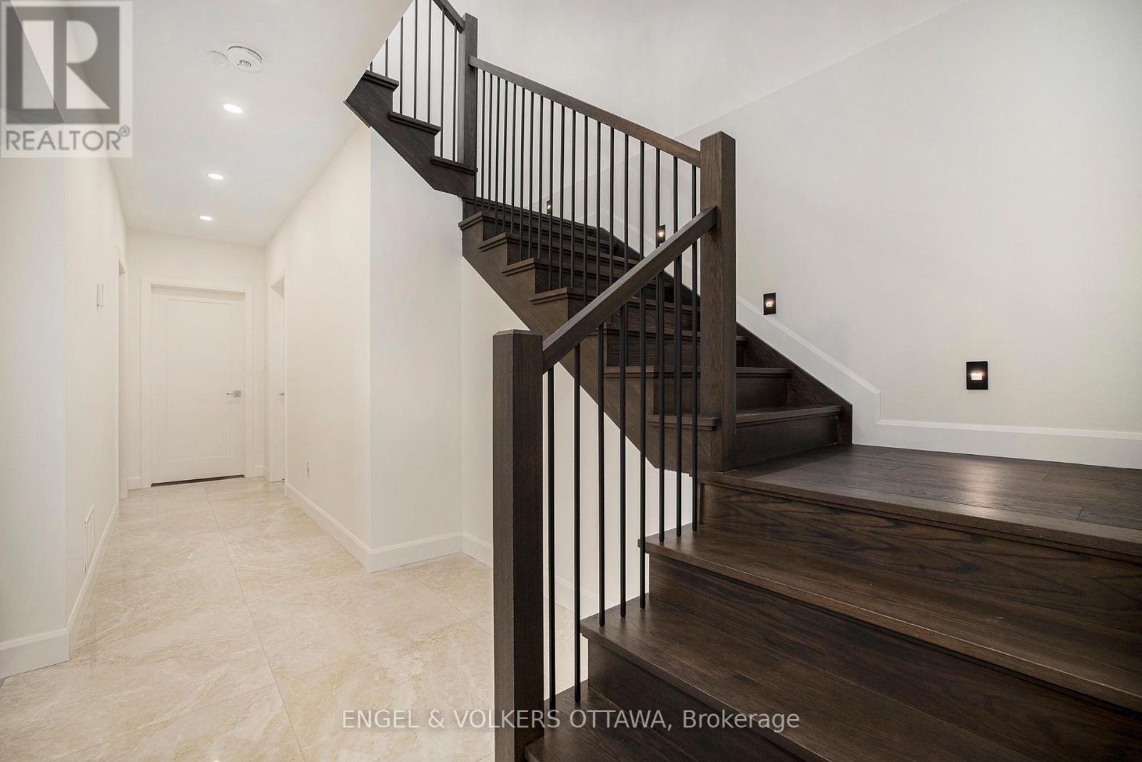 888 Melwood Avenue, Ottawa, Ontario  K2A 3C3 - Photo 29 - X12421158
