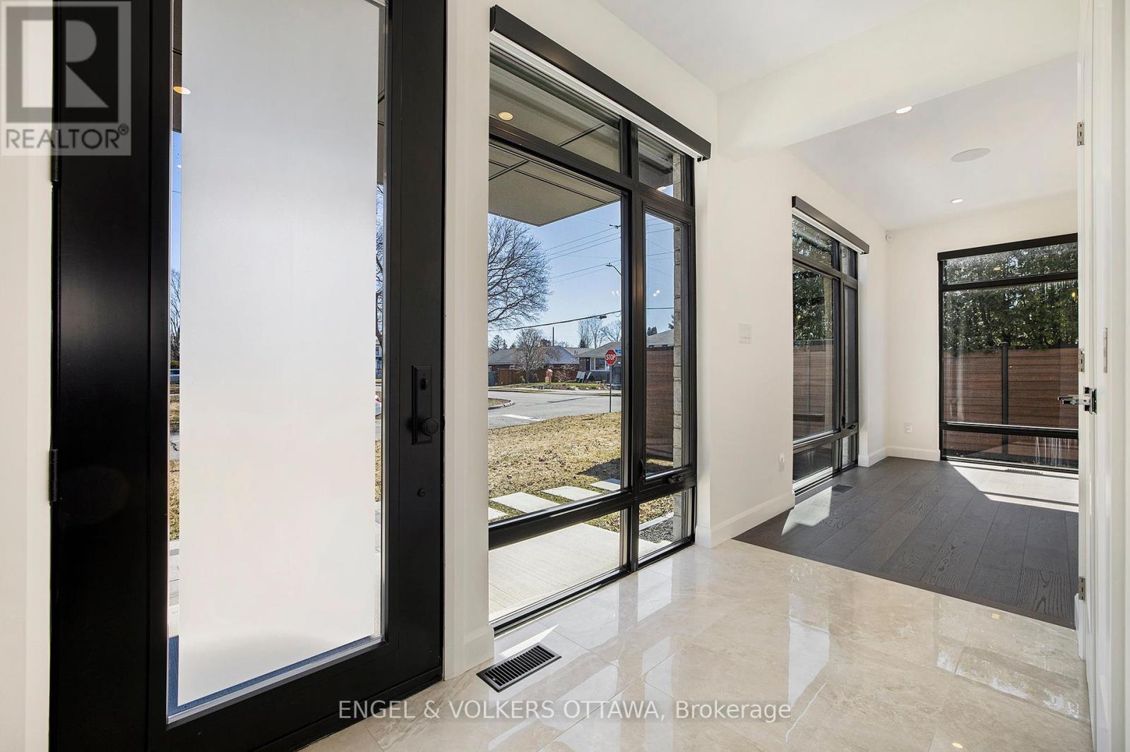 888 Melwood Avenue, Ottawa, Ontario  K2A 3C3 - Photo 3 - X12421158