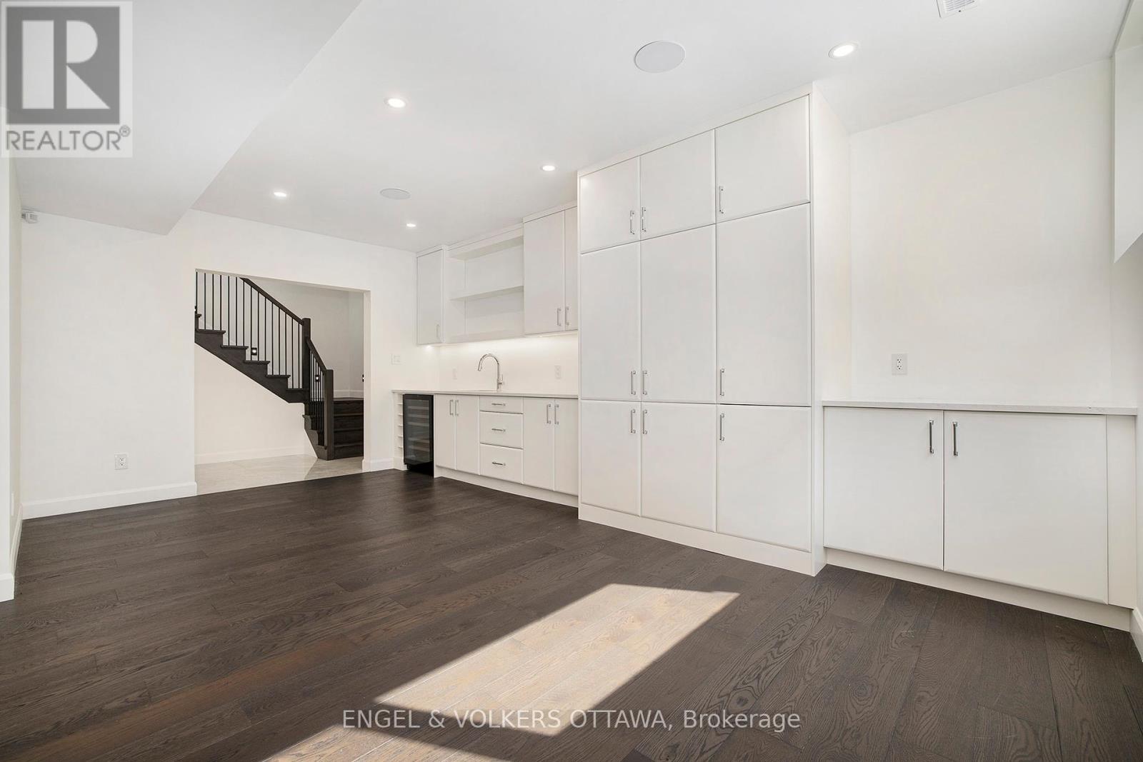 888 Melwood Avenue, Ottawa, Ontario  K2A 3C3 - Photo 30 - X12421158
