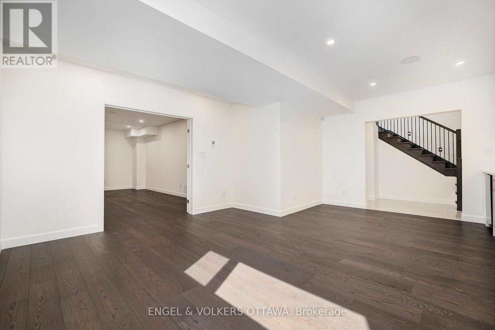 888 Melwood Avenue, Ottawa, Ontario  K2A 3C3 - Photo 31 - X12421158