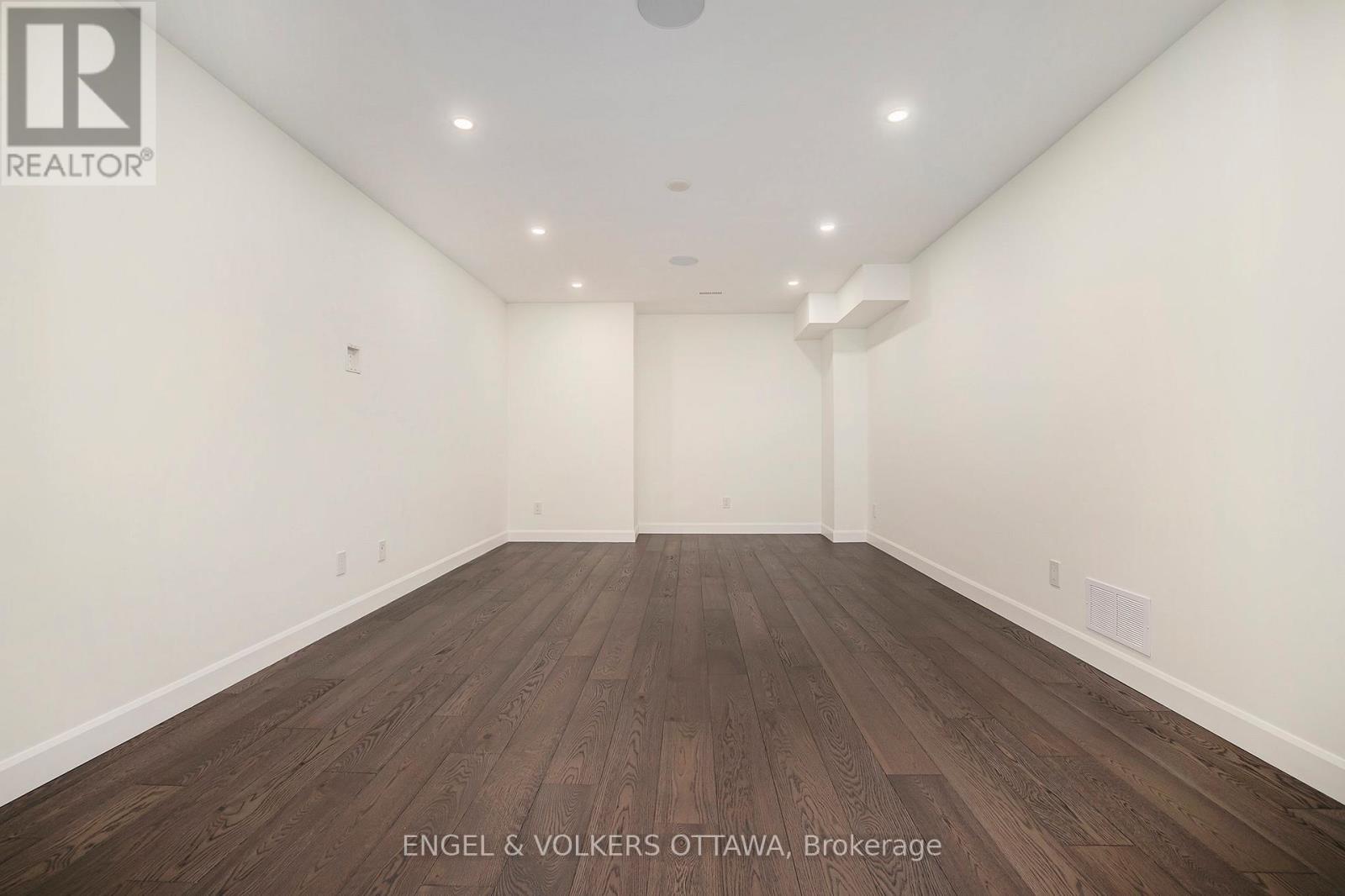 888 Melwood Avenue, Ottawa, Ontario  K2A 3C3 - Photo 32 - X12421158