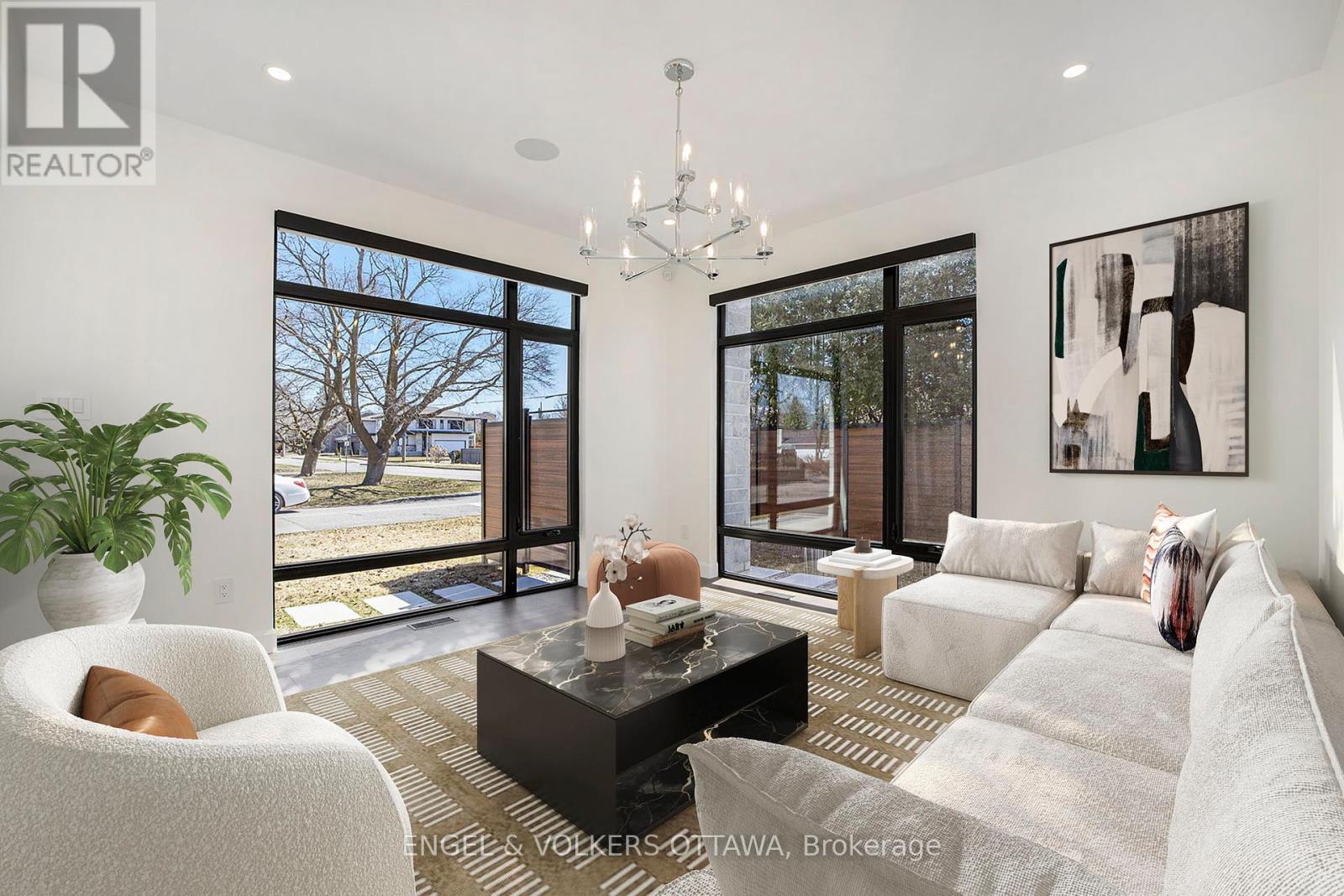 888 Melwood Avenue, Ottawa, Ontario  K2A 3C3 - Photo 4 - X12421158