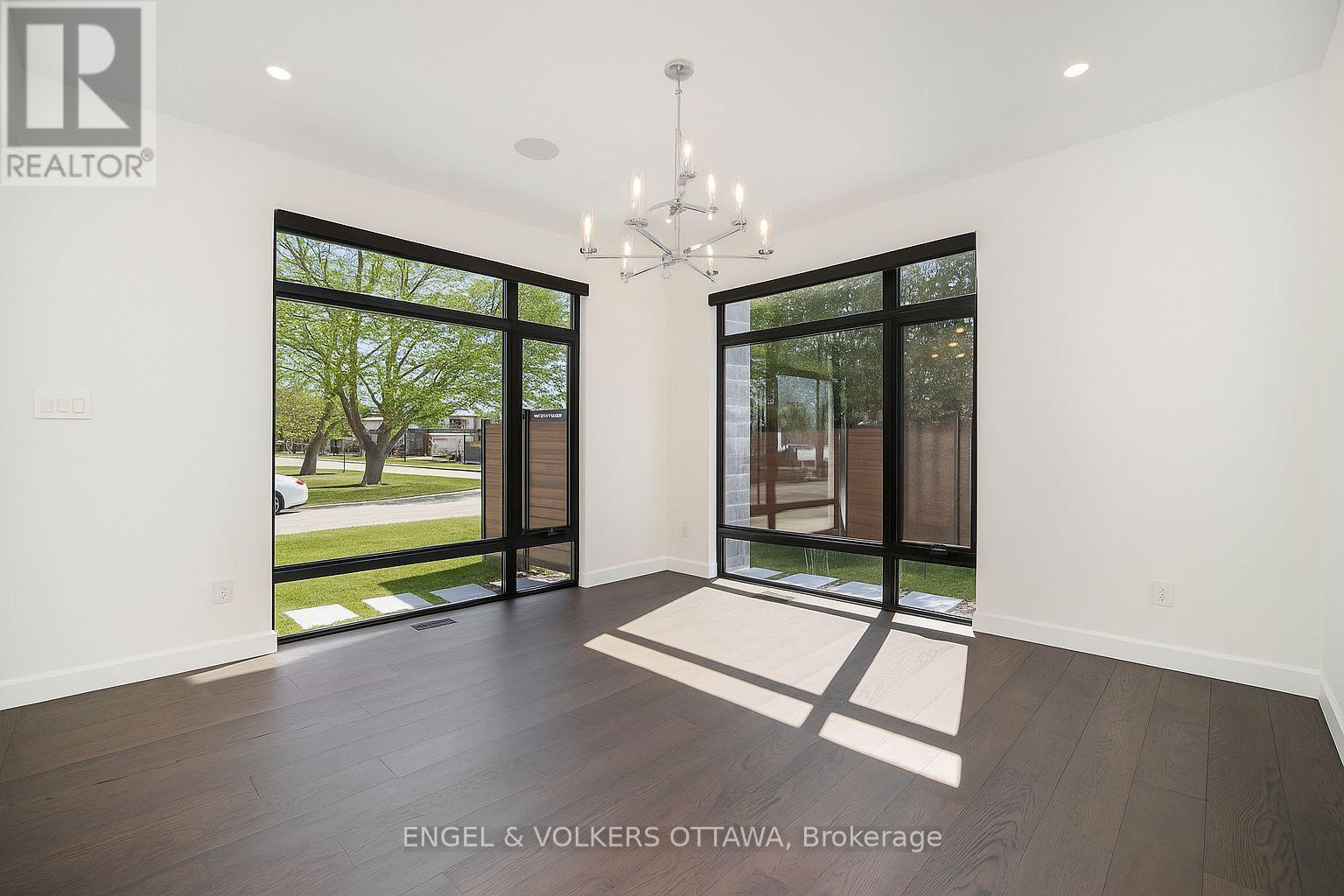 888 Melwood Avenue, Ottawa, Ontario  K2A 3C3 - Photo 5 - X12421158