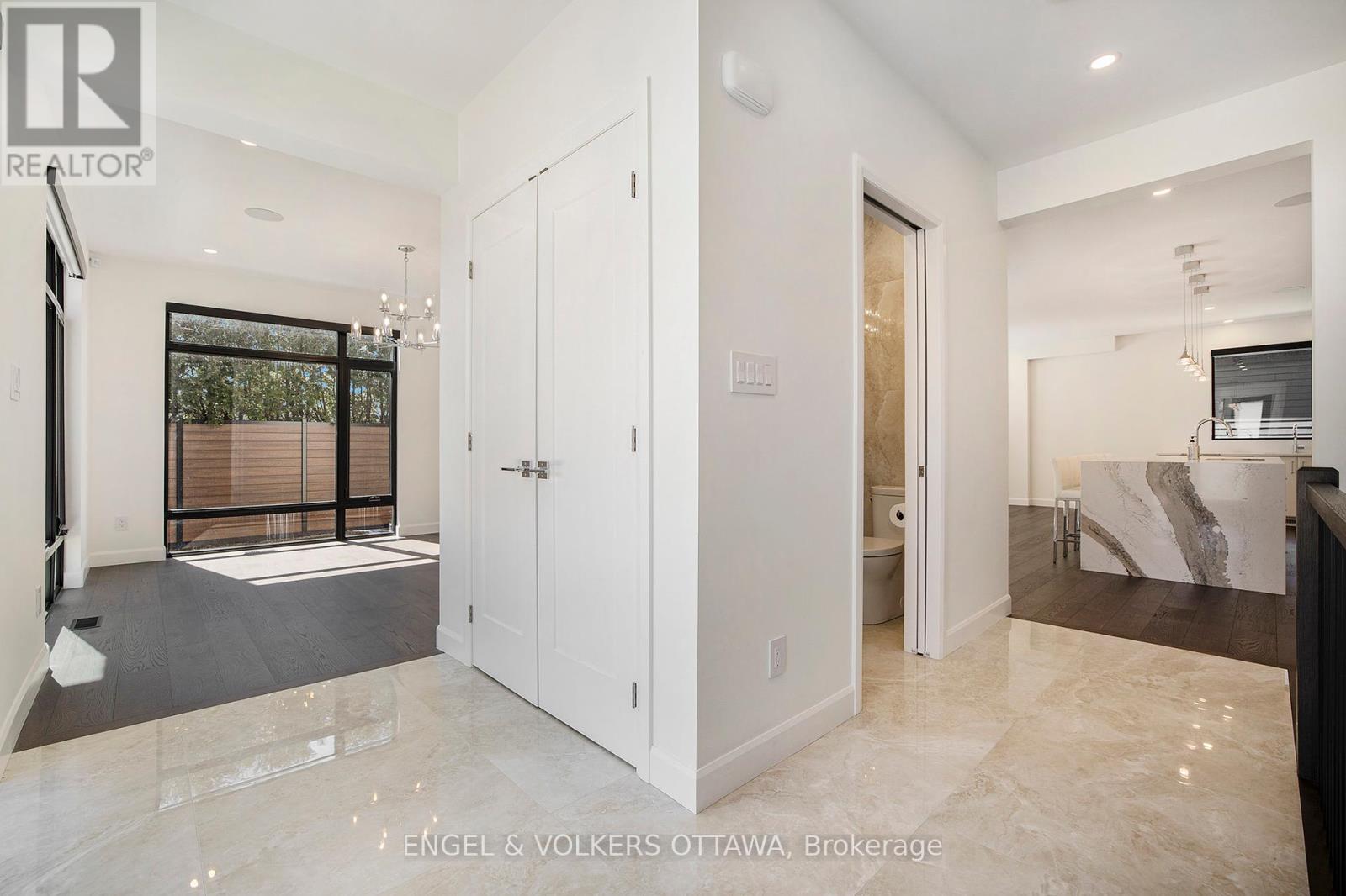888 Melwood Avenue, Ottawa, Ontario  K2A 3C3 - Photo 6 - X12421158