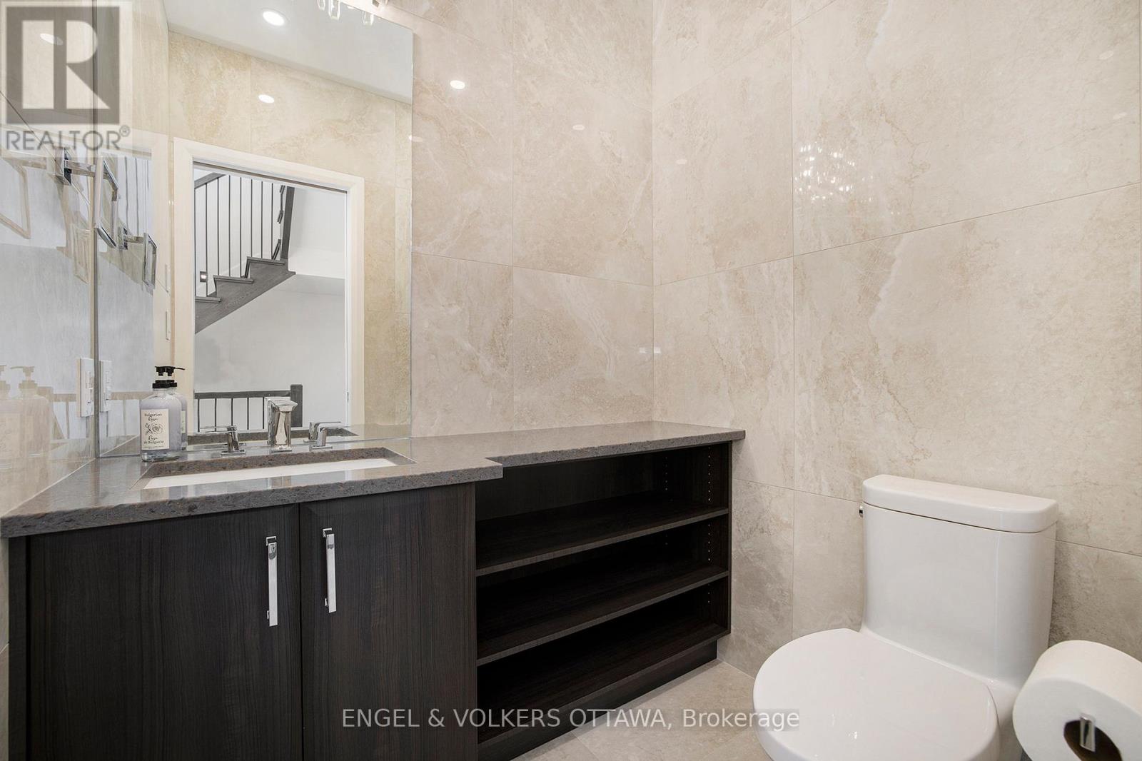 888 Melwood Avenue, Ottawa, Ontario  K2A 3C3 - Photo 7 - X12421158