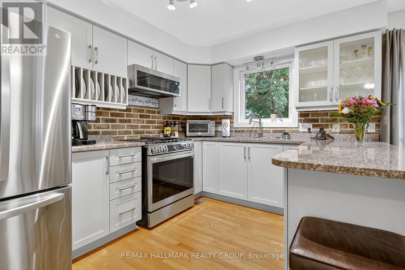 92 Stonemeadow Drive, Ottawa, Ontario  K2M 2M3 - Photo 10 - X12421172