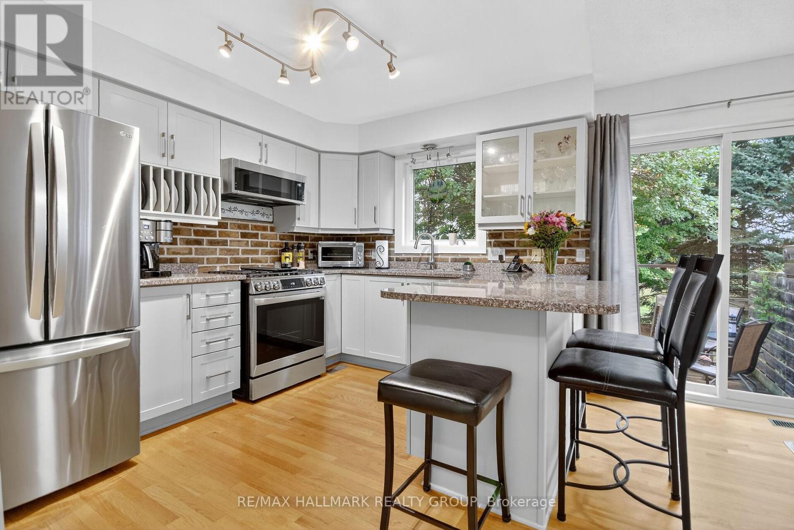 92 Stonemeadow Drive, Ottawa, Ontario  K2M 2M3 - Photo 11 - X12421172