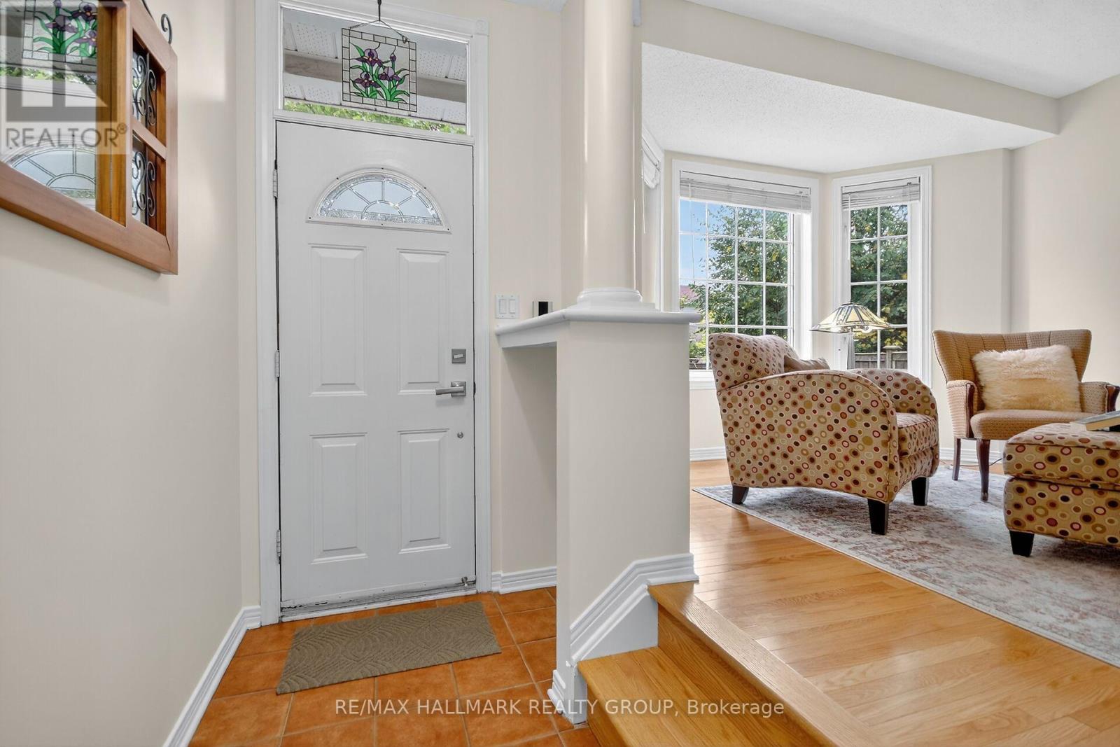 92 Stonemeadow Drive, Ottawa, Ontario  K2M 2M3 - Photo 2 - X12421172