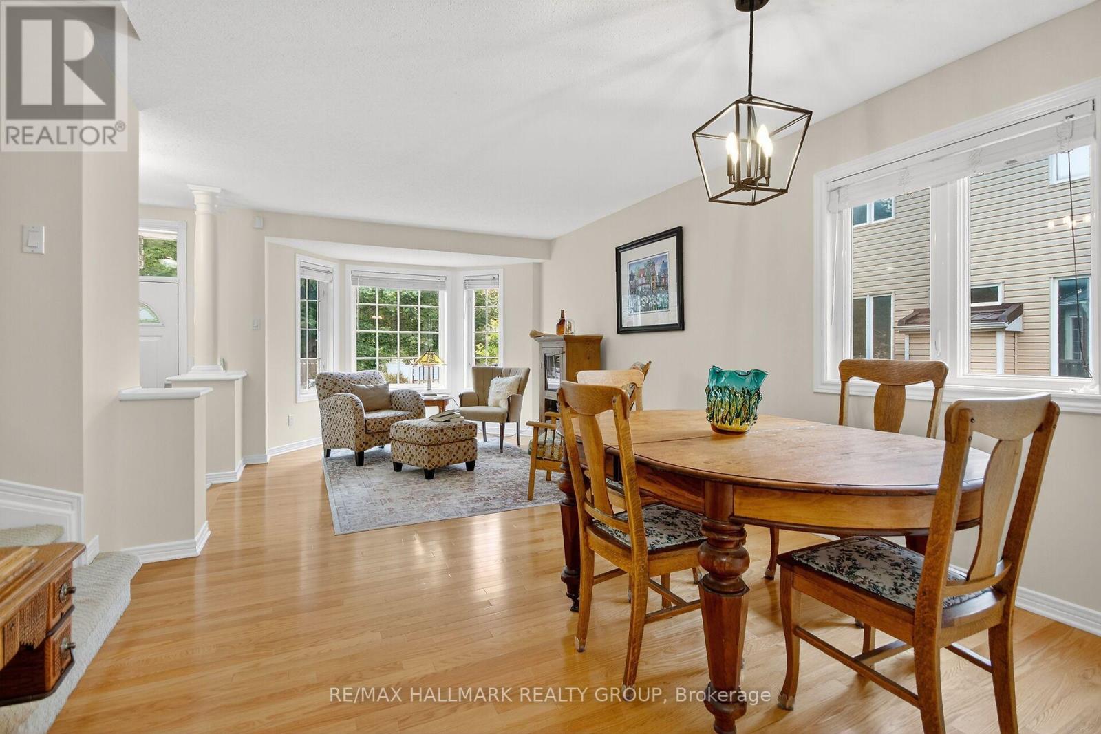 92 Stonemeadow Drive, Ottawa, Ontario  K2M 2M3 - Photo 6 - X12421172
