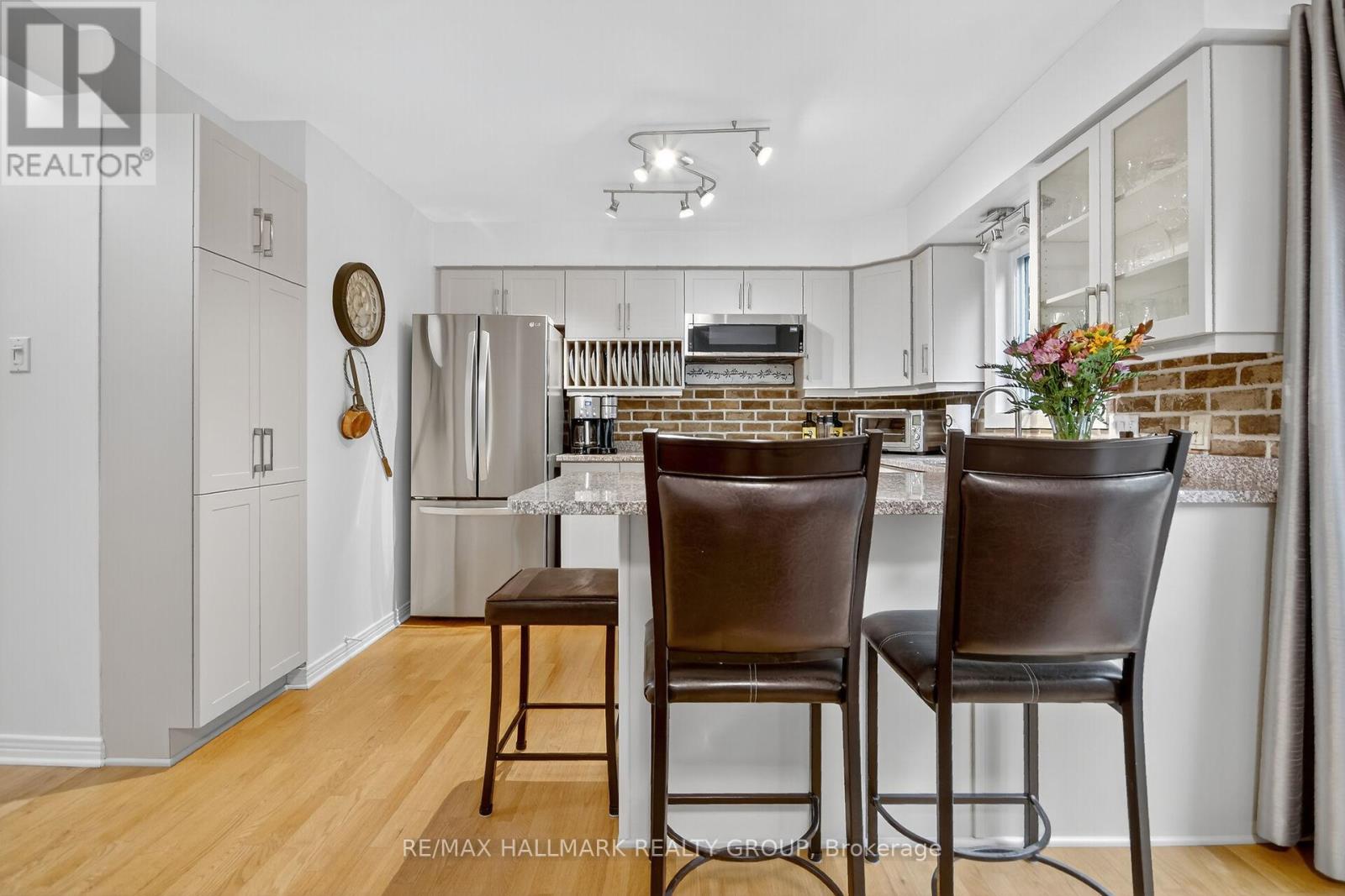 92 Stonemeadow Drive, Ottawa, Ontario  K2M 2M3 - Photo 9 - X12421172