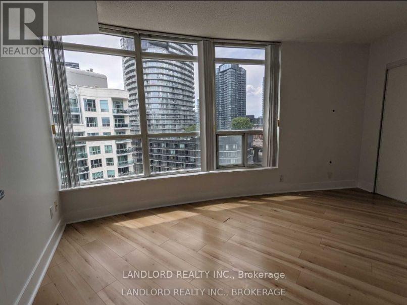 1007 - 550 Queens Quay W, Toronto, Ontario M5V 3M8 - Photo 12 - C12420921