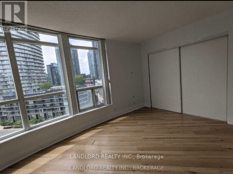 1007 - 550 Queens Quay W, Toronto, Ontario M5V 3M8 - Photo 13 - C12420921