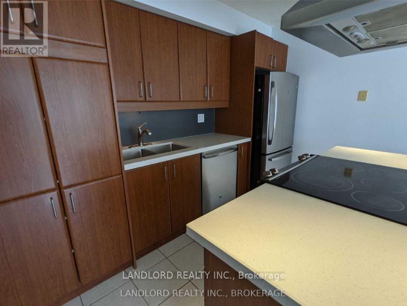 1007 - 550 Queens Quay W, Toronto, Ontario M5V 3M8 - Photo 3 - C12420921