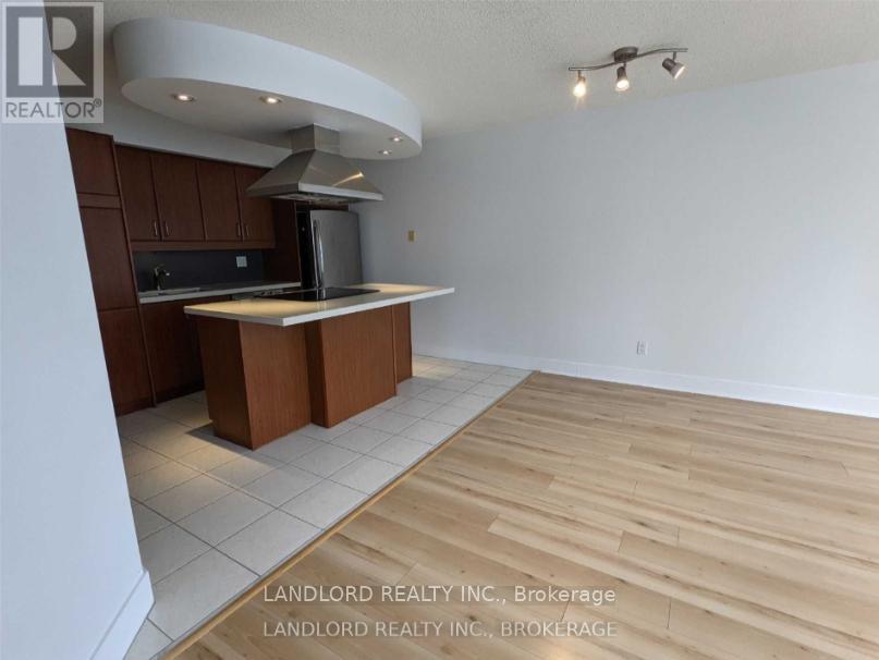 1007 - 550 Queens Quay W, Toronto, Ontario M5V 3M8 - Photo 6 - C12420921