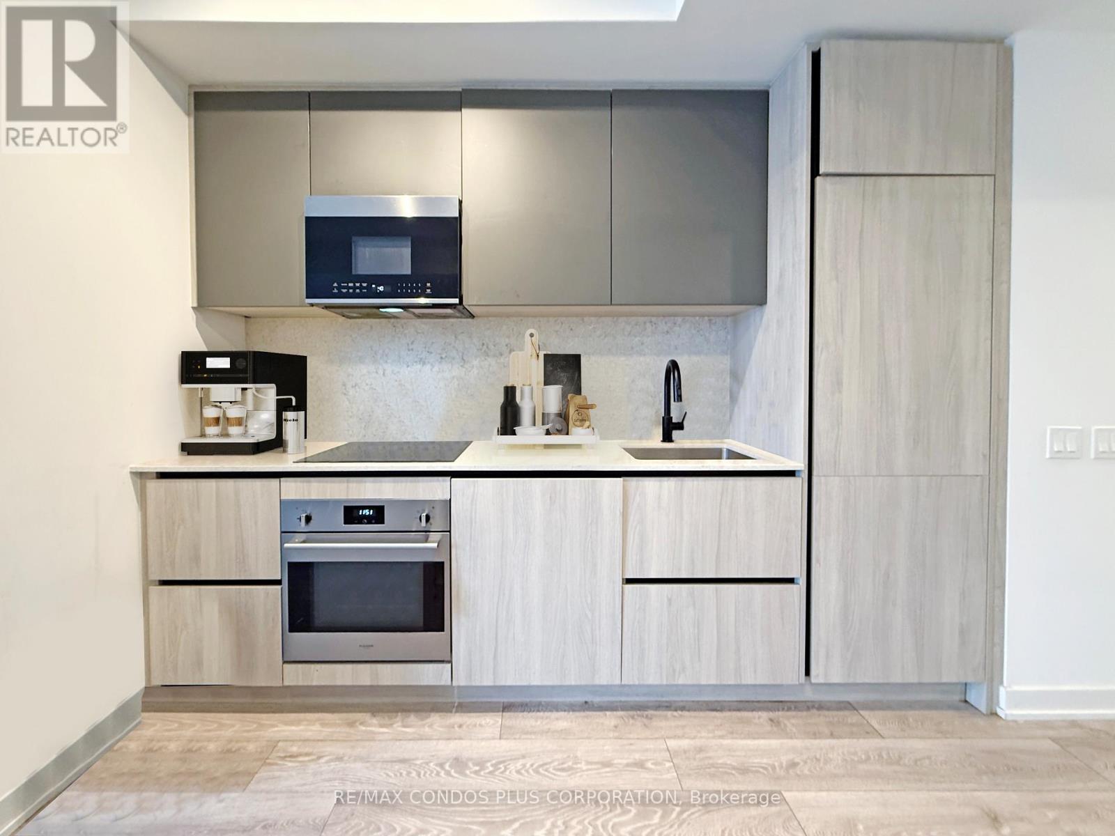 1305 - 108 Peter Street, Toronto, Ontario  M5V 0W2 - Photo 6 - C12420926