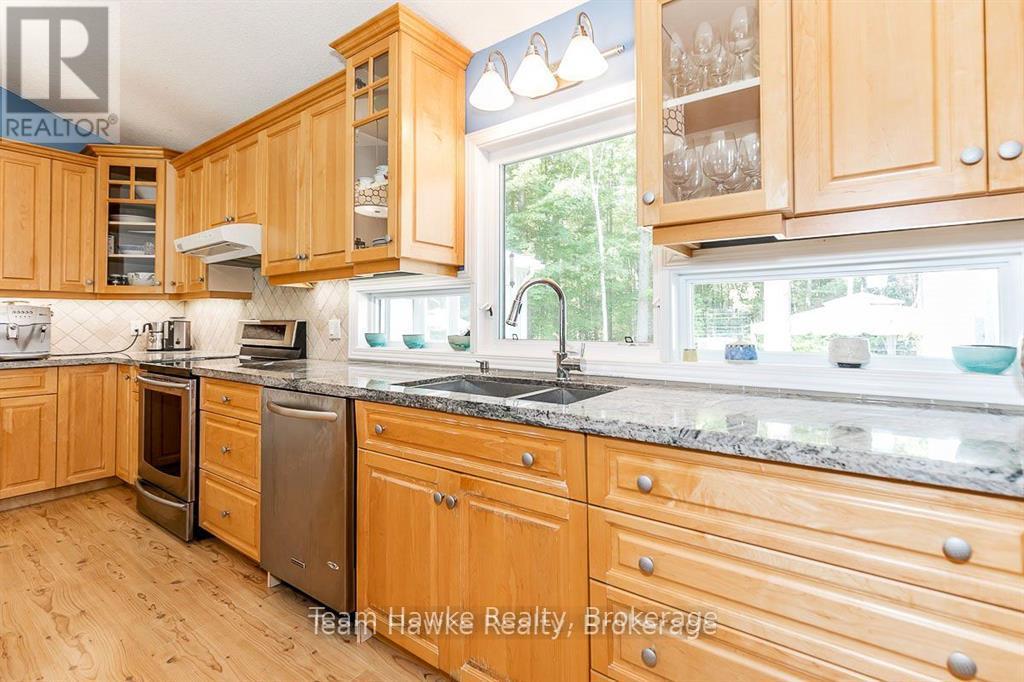 36 Rosemary Drive, Tiny, Ontario  L0L 2T0 - Photo 7 - S12421114