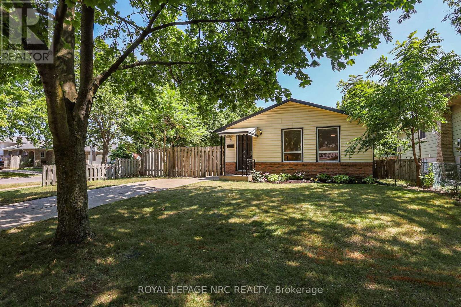 1 Rainbow Drive, St. Catharines, Ontario  L2M 7A2 - Photo 2 - X12421161