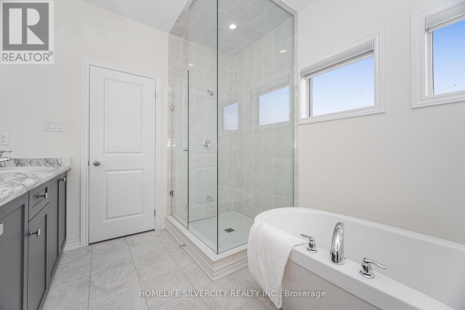 1 Armilia Place, Whitby, Ontario  L1P 0N9 - Photo 35 - E12417741