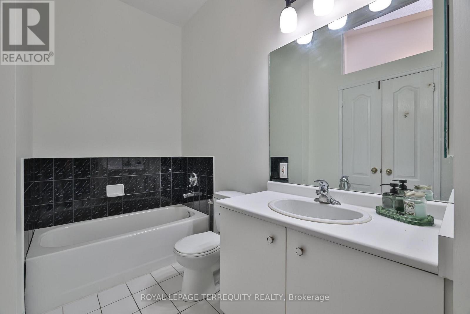 105 - 900 Steeles Avenue W, Vaughan, Ontario  L4J 8C2 - Photo 32 - N12420966