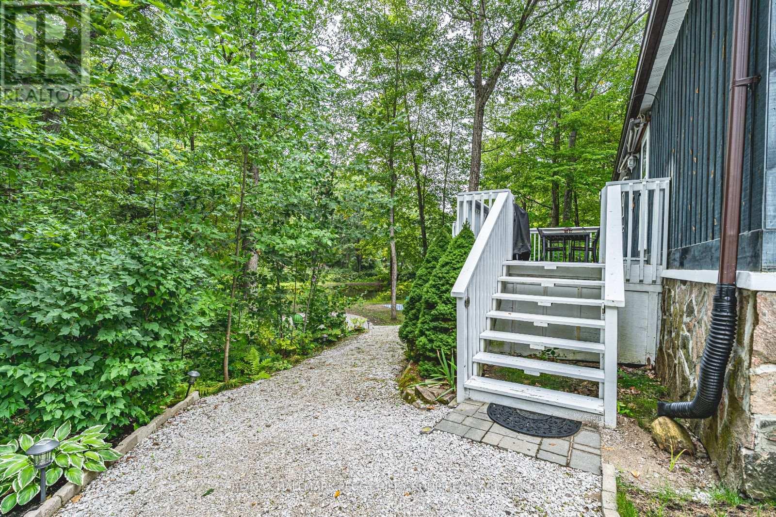 7498 Island Crescent, Ramara, Ontario  L0K 2B0 - Photo 10 - S12420969