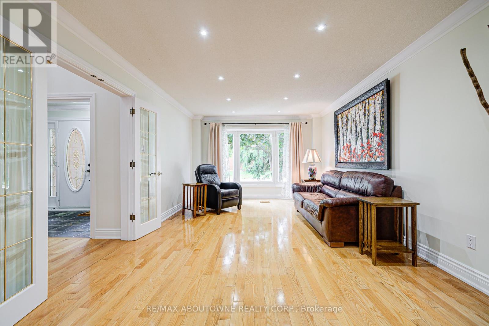 1337 Peartree Circle, Oakville, Ontario  L6M 2J2 - Photo 11 - W12420923