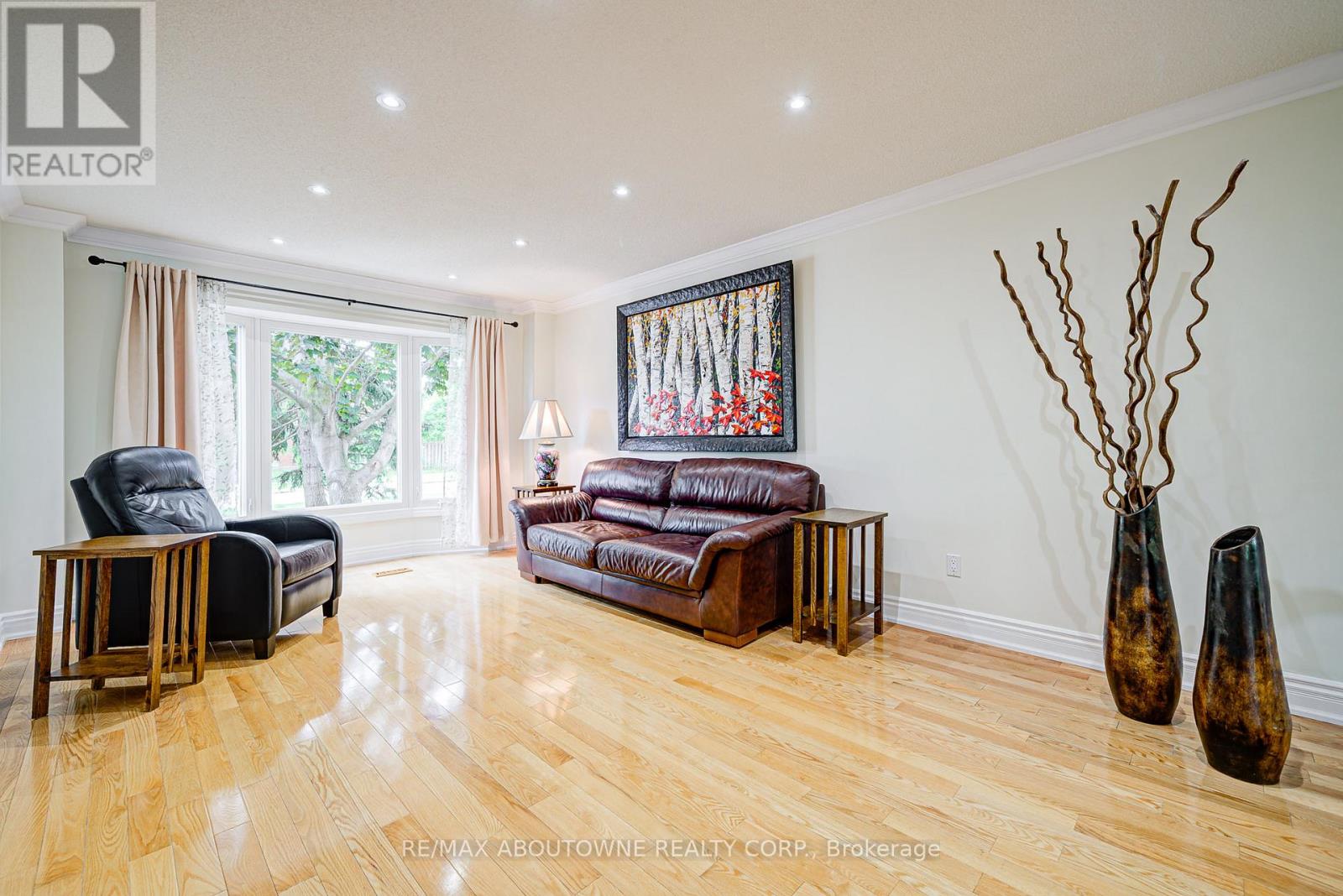 1337 Peartree Circle, Oakville, Ontario  L6M 2J2 - Photo 12 - W12420923