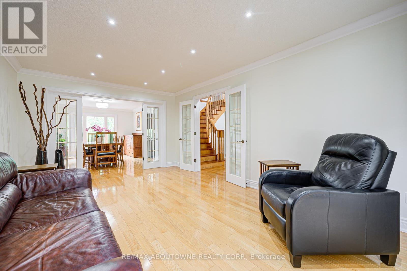 1337 Peartree Circle, Oakville, Ontario  L6M 2J2 - Photo 13 - W12420923