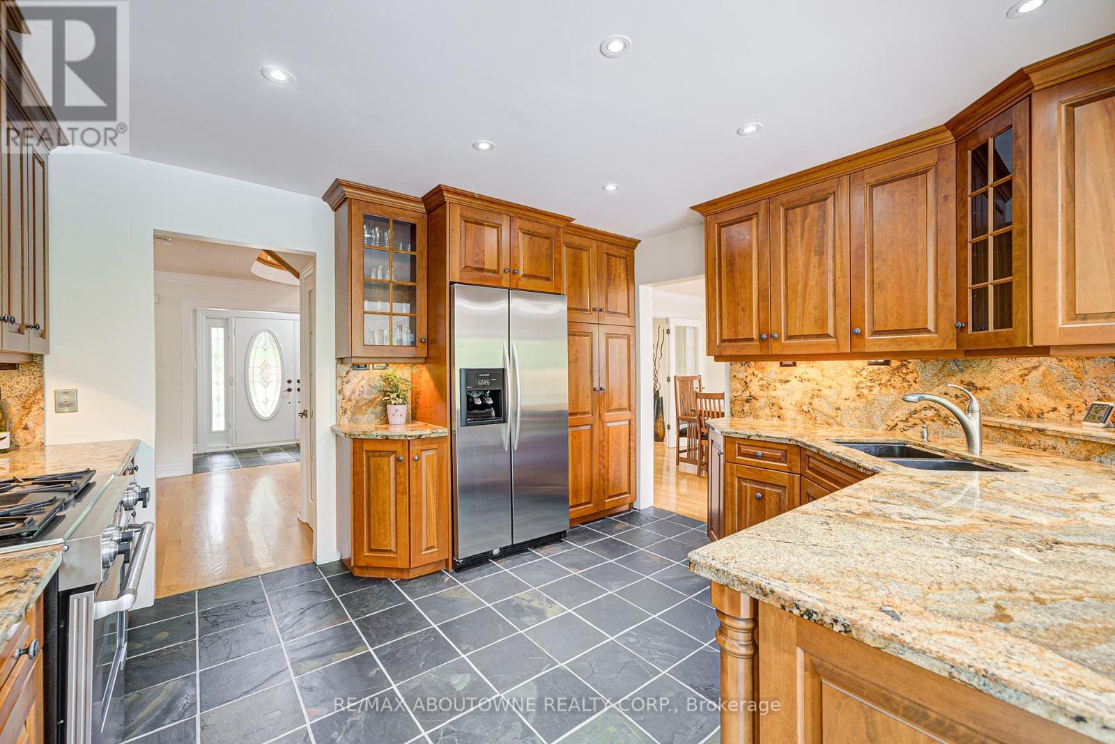 1337 Peartree Circle, Oakville, Ontario  L6M 2J2 - Photo 17 - W12420923