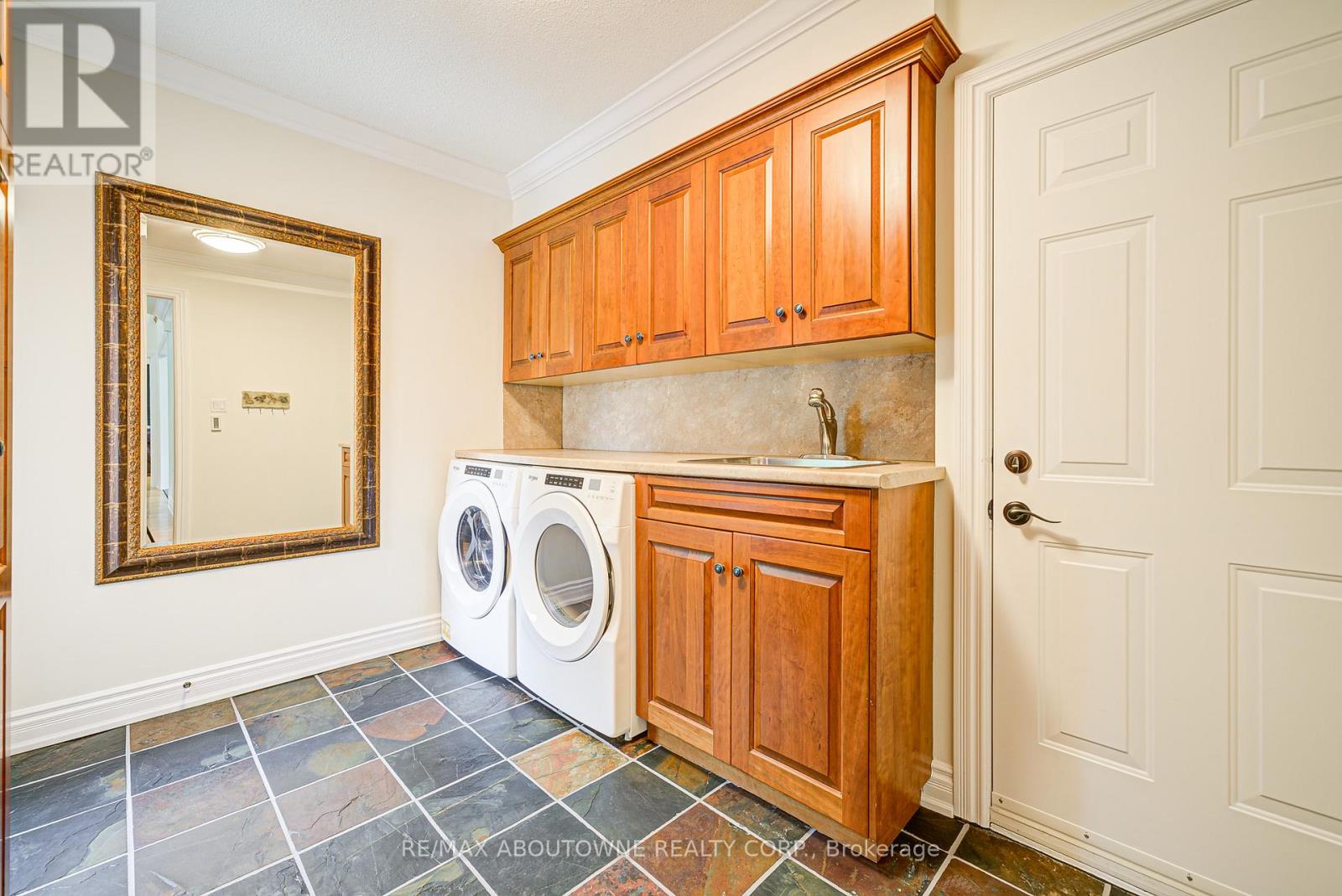 1337 Peartree Circle, Oakville, Ontario  L6M 2J2 - Photo 20 - W12420923