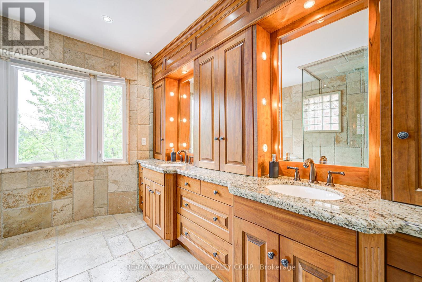 1337 Peartree Circle, Oakville, Ontario  L6M 2J2 - Photo 33 - W12420923