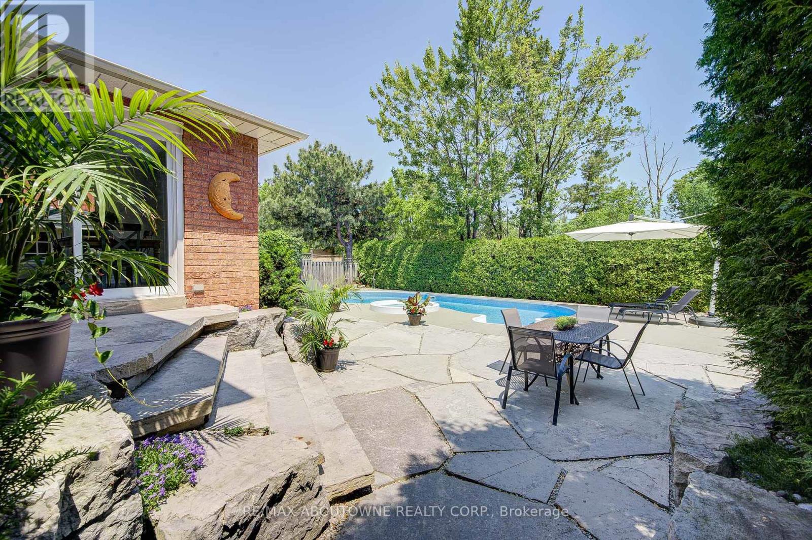 1337 Peartree Circle, Oakville, Ontario  L6M 2J2 - Photo 46 - W12420923