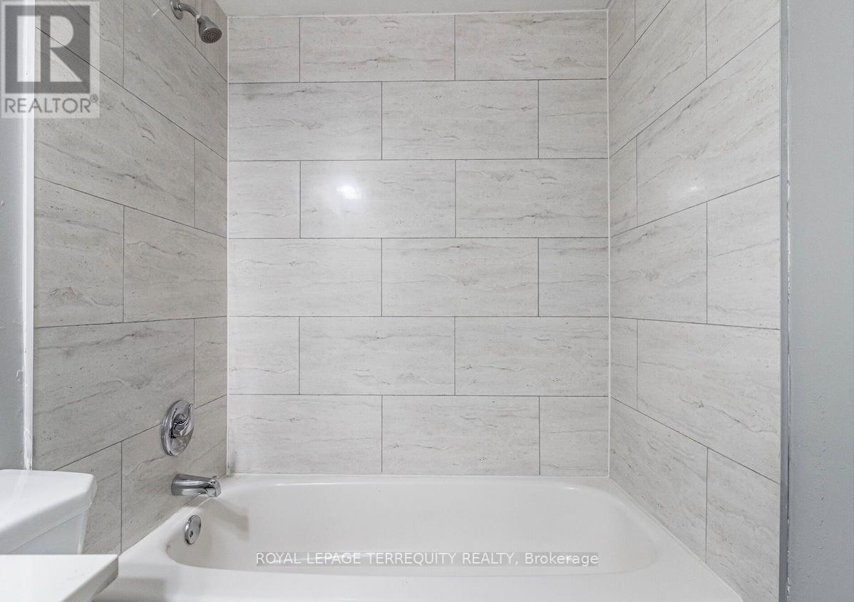 901 - 370 Dixon Road, Toronto, Ontario  M9R 1T2 - Photo 16 - W12420979