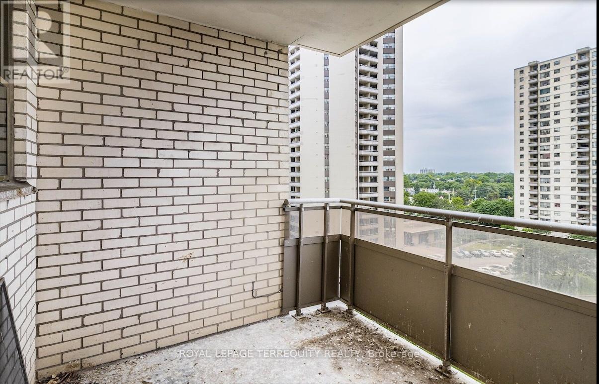 901 - 370 Dixon Road, Toronto, Ontario  M9R 1T2 - Photo 2 - W12420979
