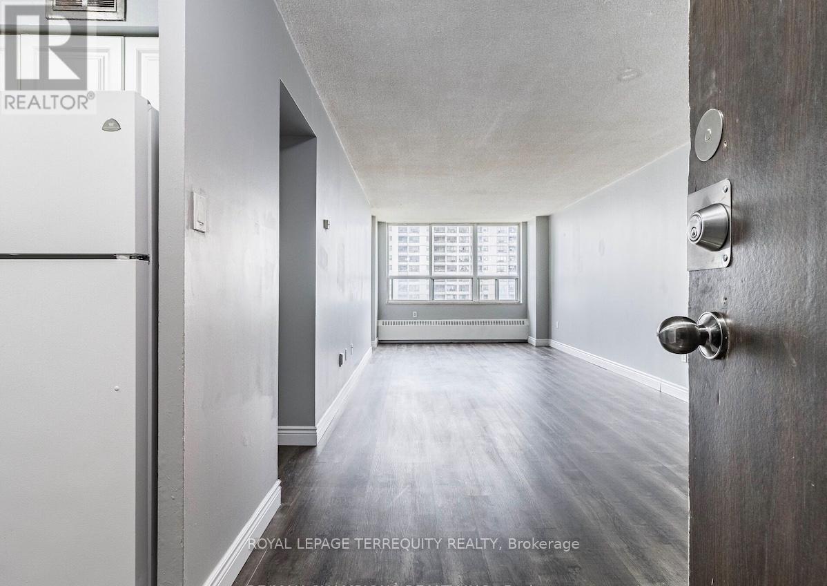 901 - 370 Dixon Road, Toronto, Ontario  M9R 1T2 - Photo 3 - W12420979