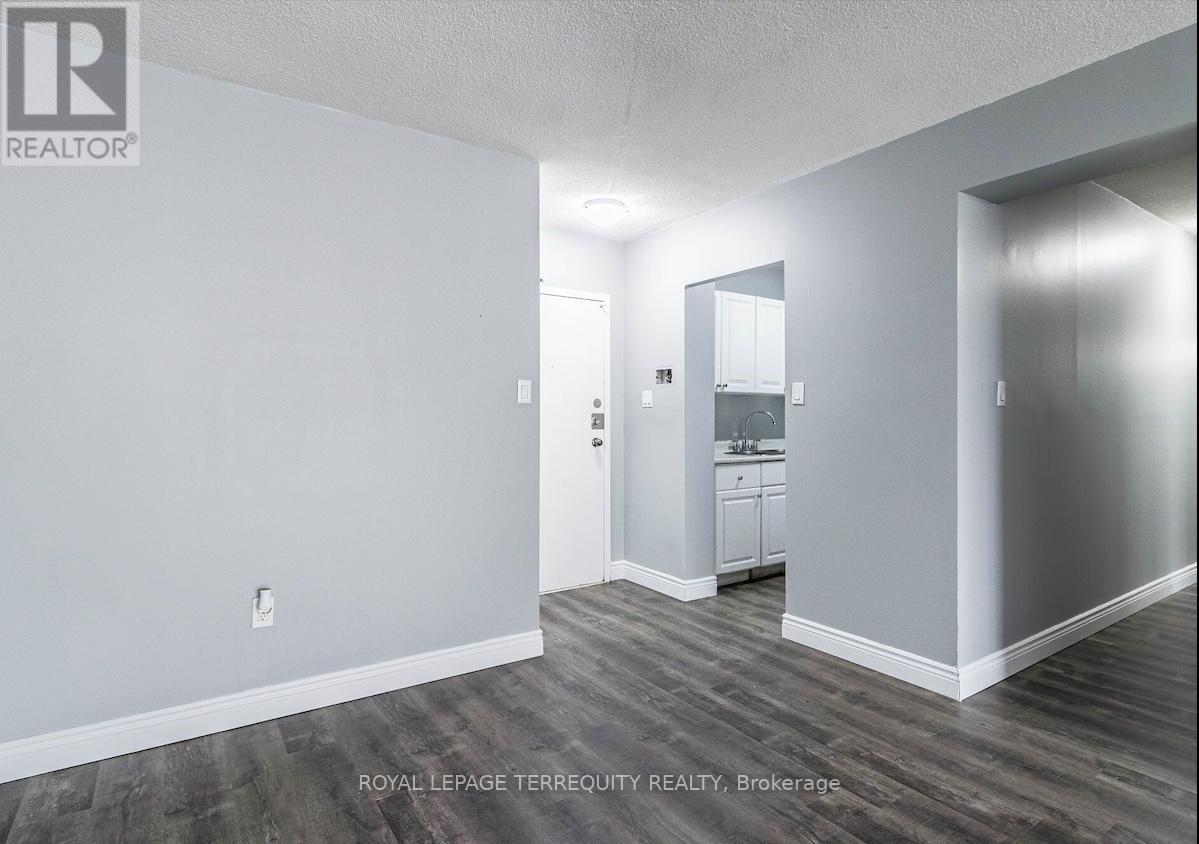 901 - 370 Dixon Road, Toronto, Ontario  M9R 1T2 - Photo 5 - W12420979