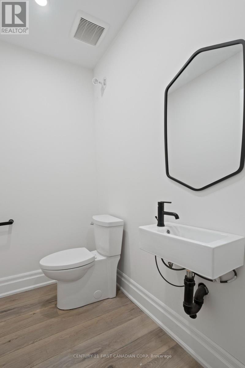 753 Richmond Street, London East, Ontario  N6A 3H4 - Photo 14 - X12297002