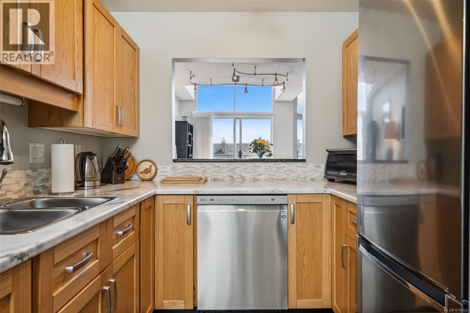 305 10461 Resthaven Dr, Sidney, British Columbia V8L 3H6 - Photo 15 - 1014424