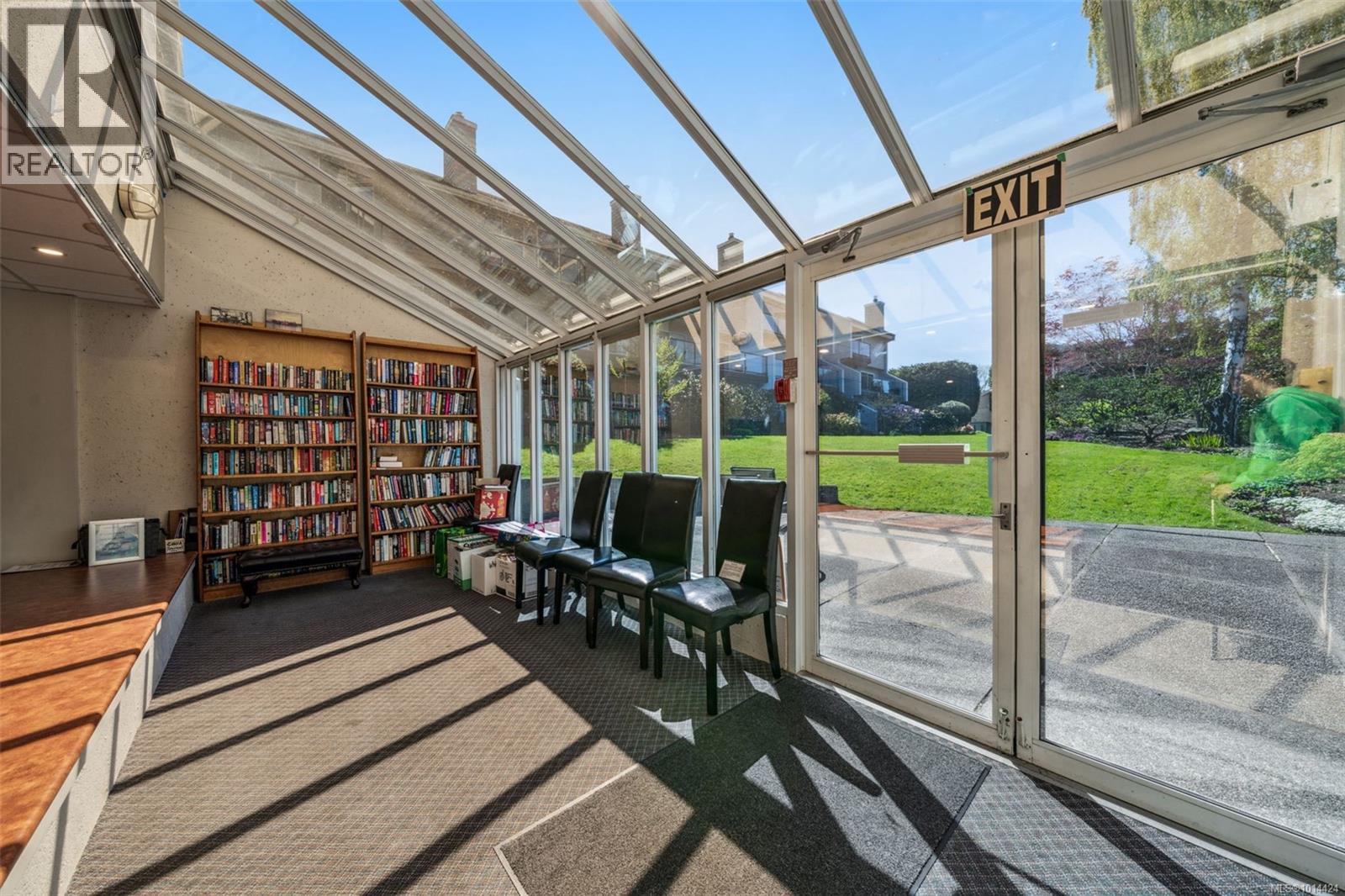 305 10461 Resthaven Dr, Sidney, British Columbia V8L 3H6 - Photo 34 - 1014424