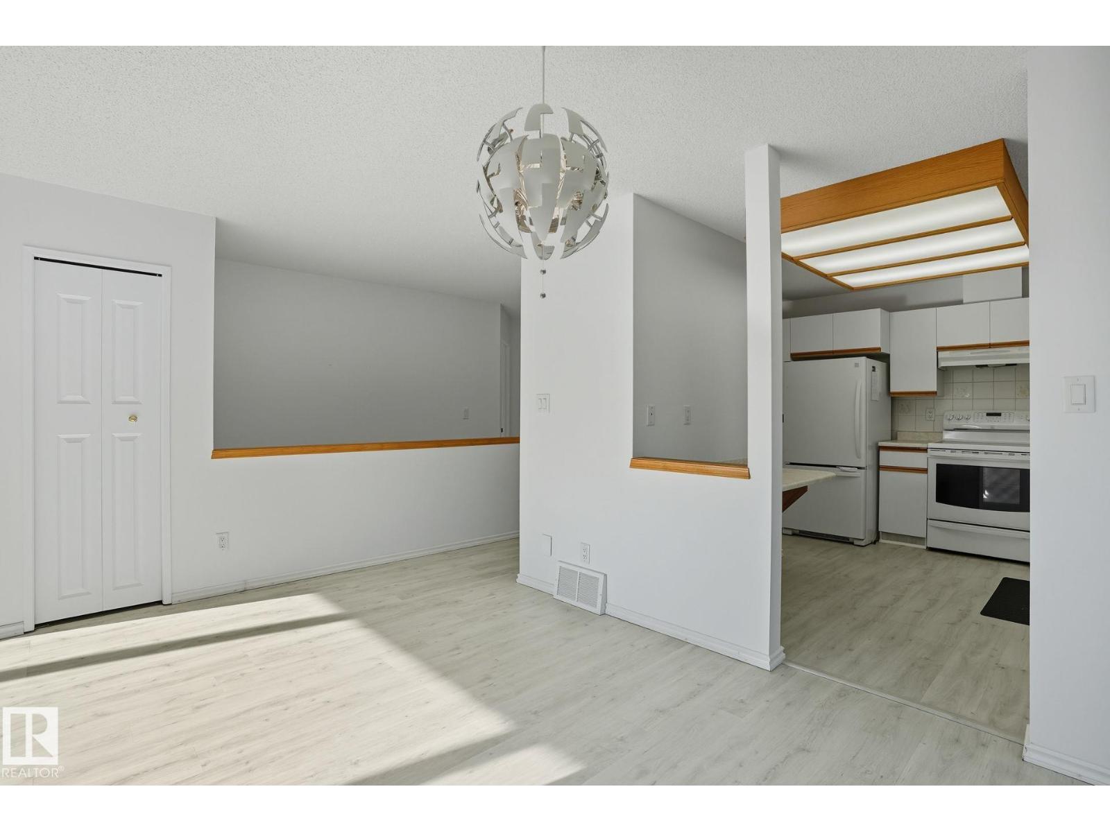 9960 176 Av Nw, Edmonton, Alberta  T5X 5W1 - Photo 10 - E4459036