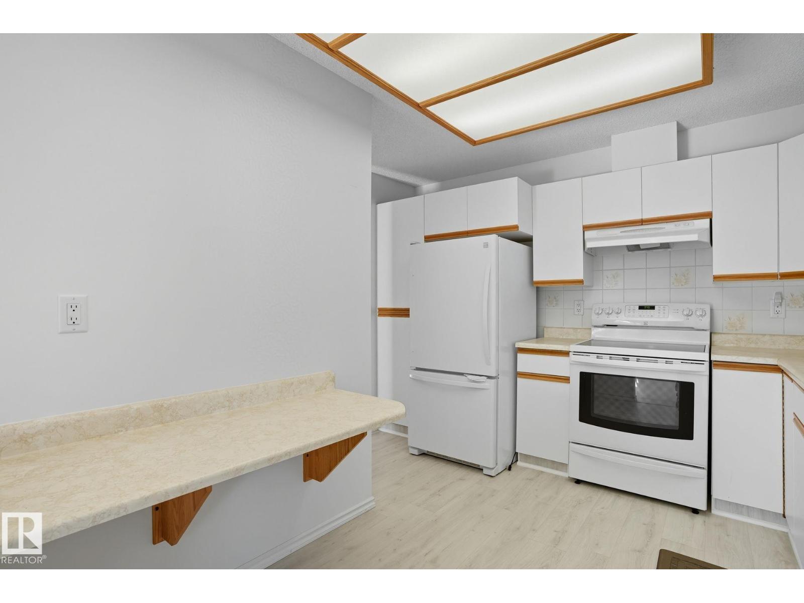 9960 176 Av Nw, Edmonton, Alberta  T5X 5W1 - Photo 6 - E4459036