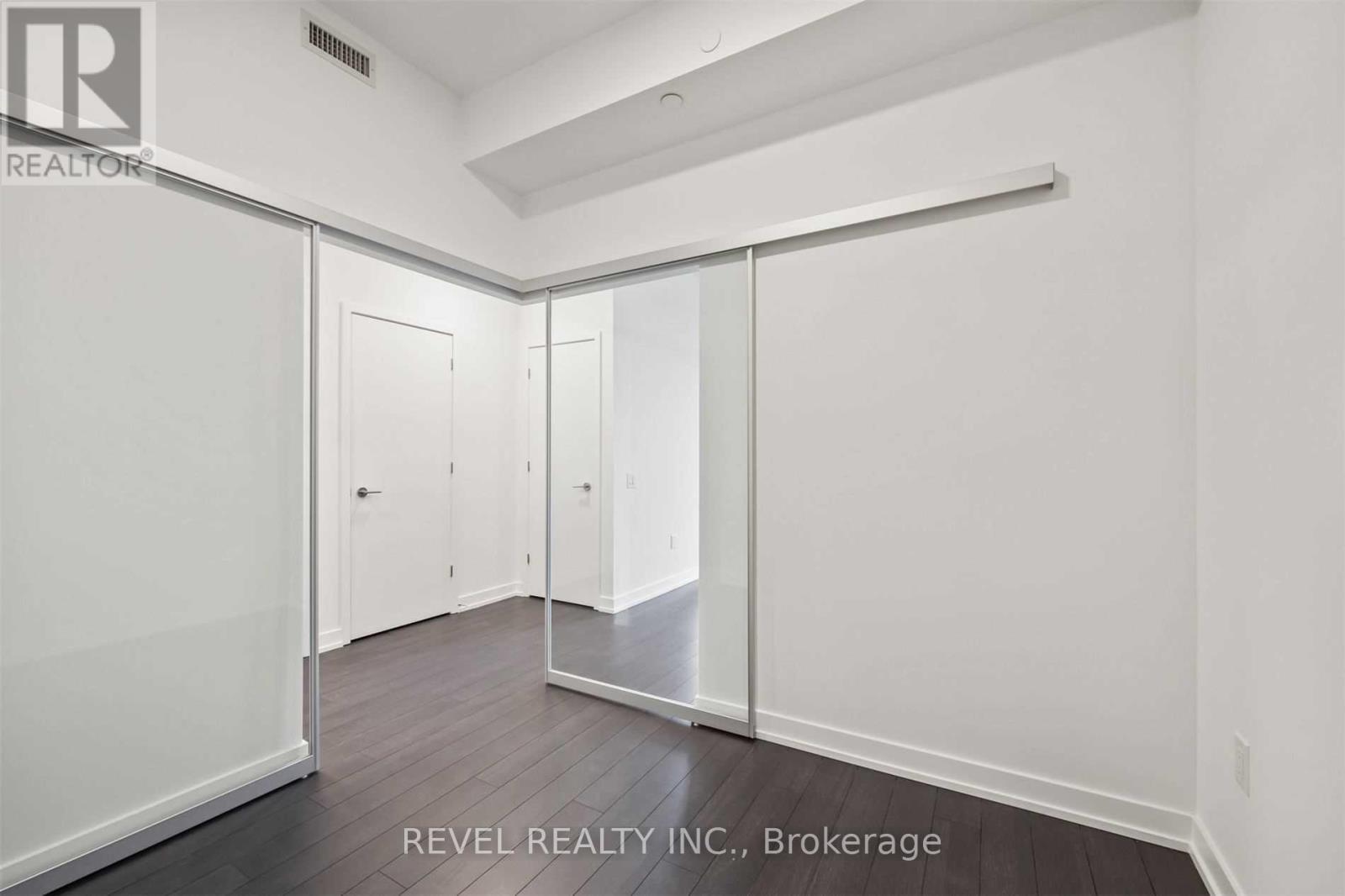 1210 - 39 Roehampton Avenue, Toronto, Ontario  M4P 1P9 - Photo 13 - C12421082
