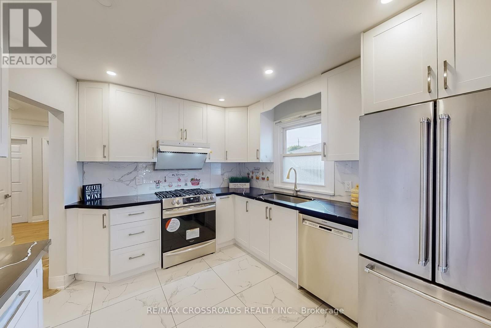 55 Elvaston Drive, Toronto, Ontario  M4A 1N2 - Photo 10 - C12421149